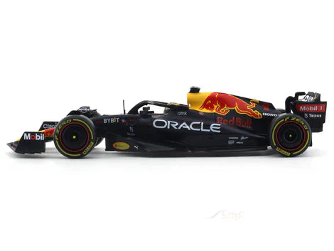 Bburago - 1 : 24 Diecast Scale Model - 2022 Red Bull RB18 #1 Max Verstappen