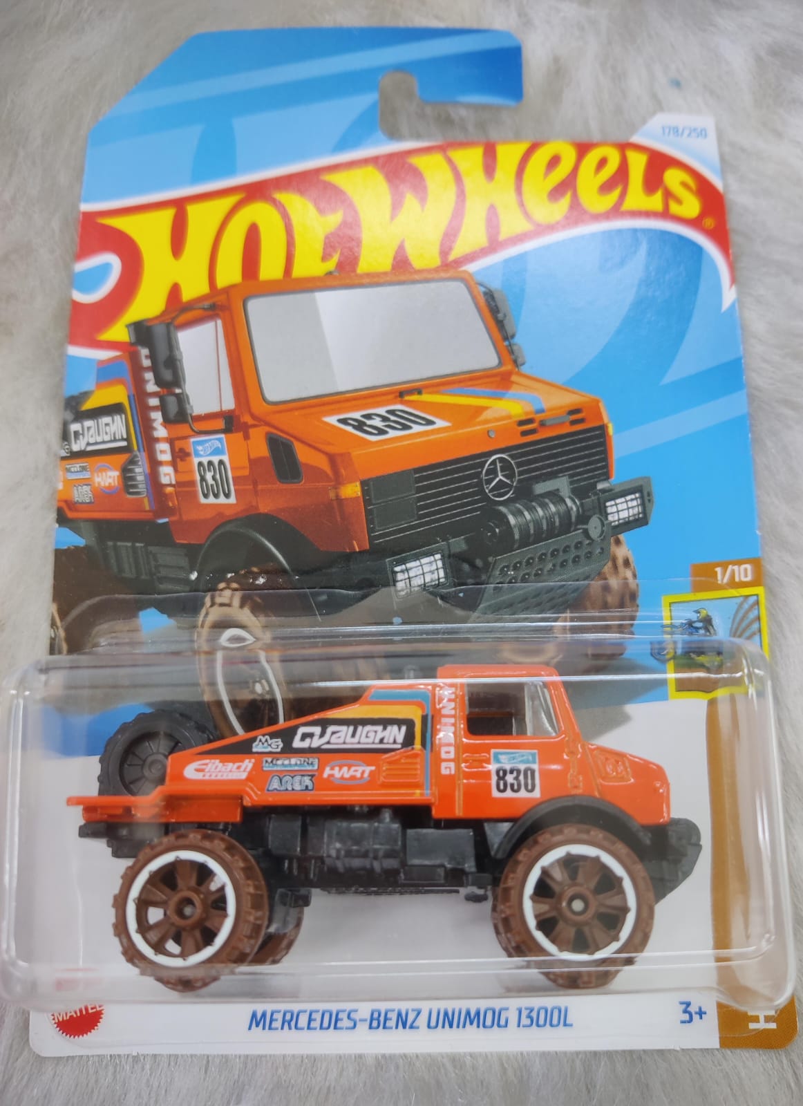 Hot Wheels Mercedes - Benz Unimog 1300L Vehicle Exclusive Collection