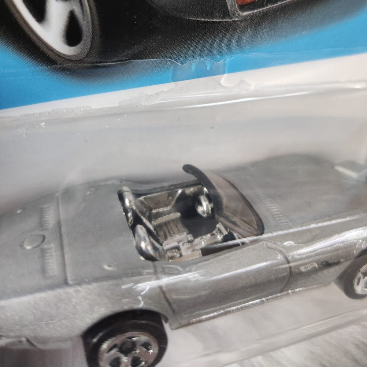 Hot Wheels Imported '72 Stingray Convertible Vehicle Exclusive Collection